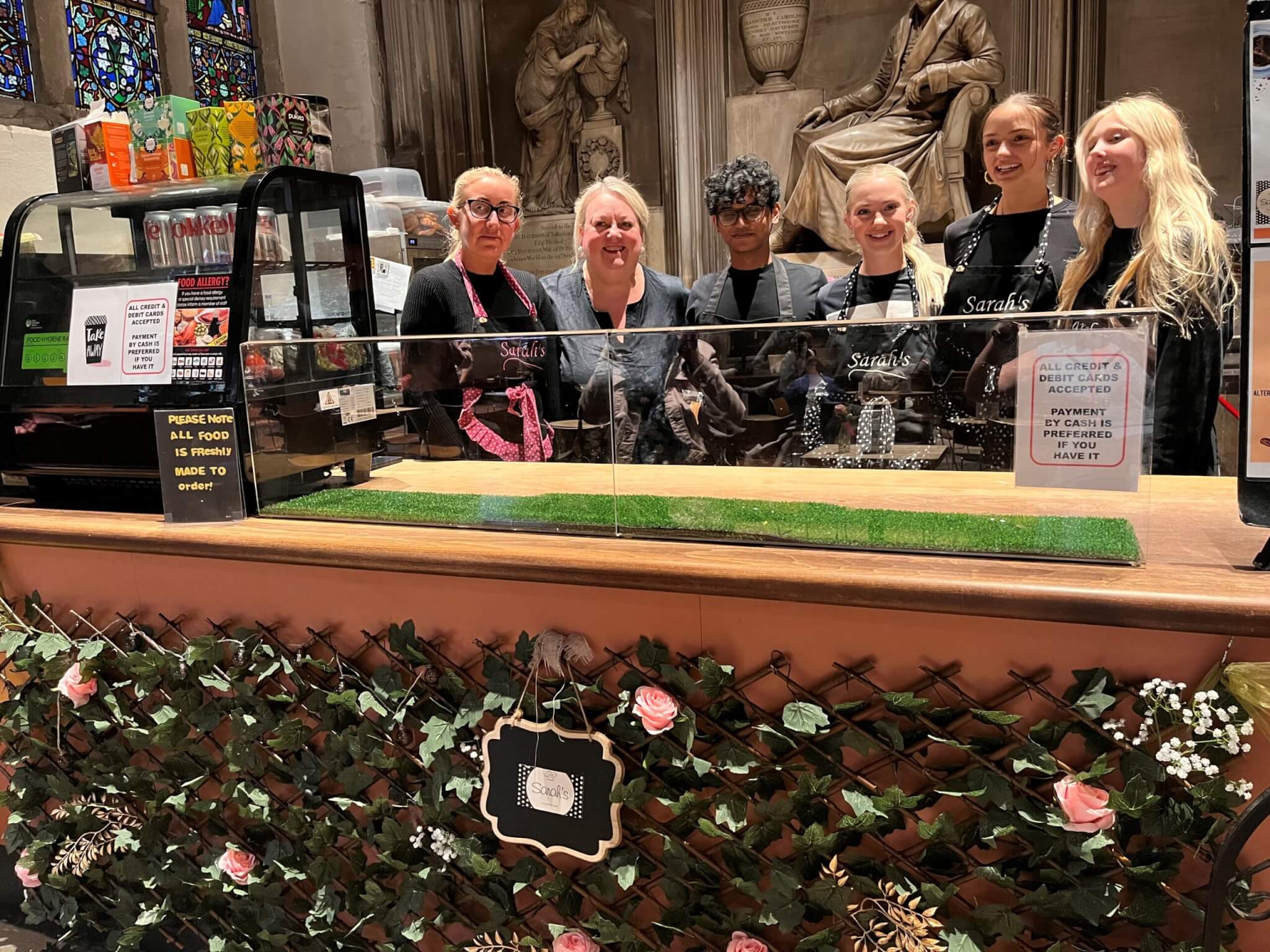 Café, shop & Listening Service